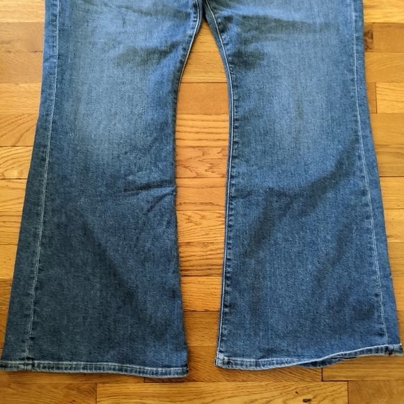 NWT LOFT Slim Fit Flare Jeans - Picture 7 of 7